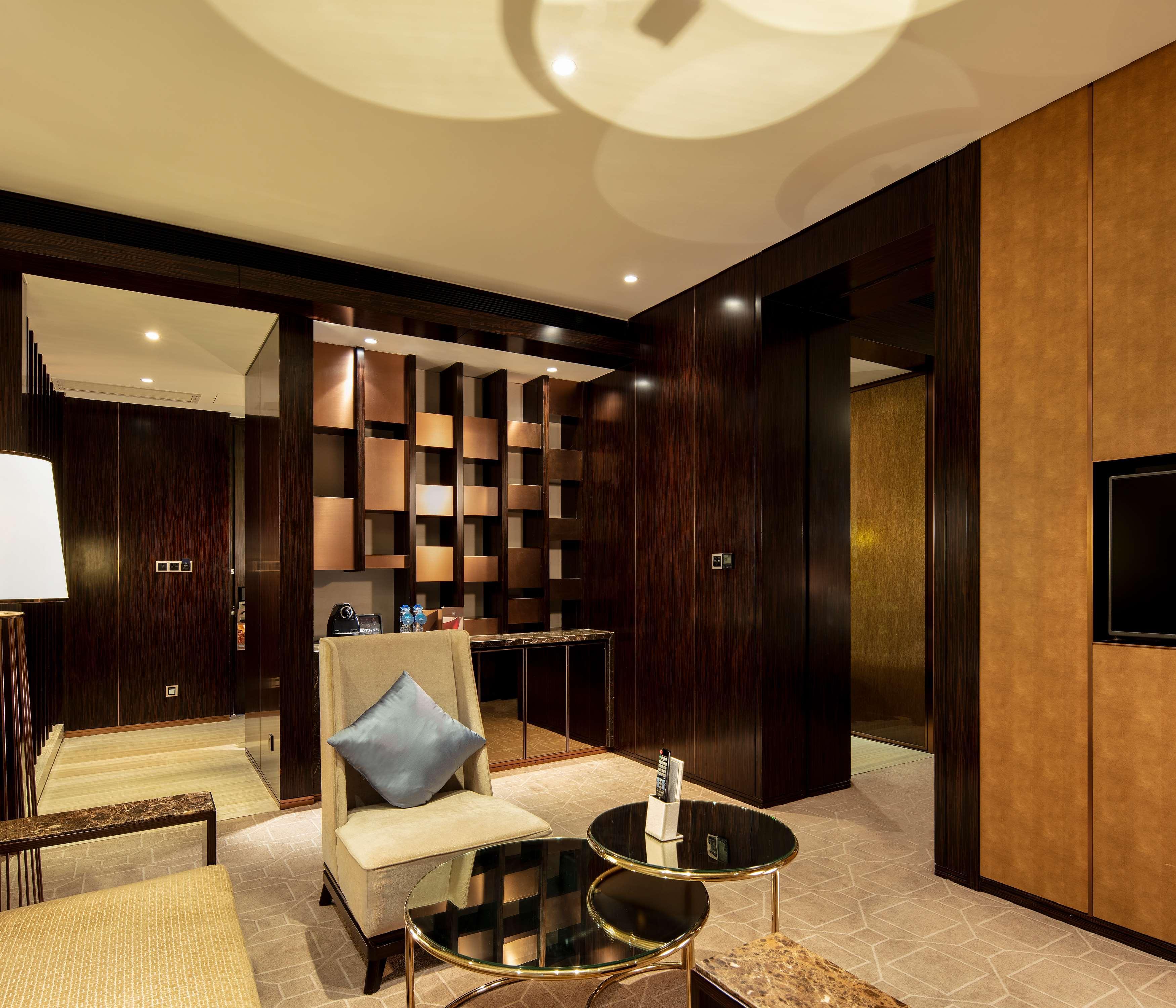 Hilton Shenzhen Futian, Metro Station At Hotel Front Door, Close To Futian Convention & Exhibition Center Bagian luar foto